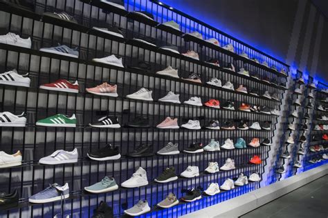 adidas geeft 1 miljoen schoenen weg|waar wordt adidas gemaakt.